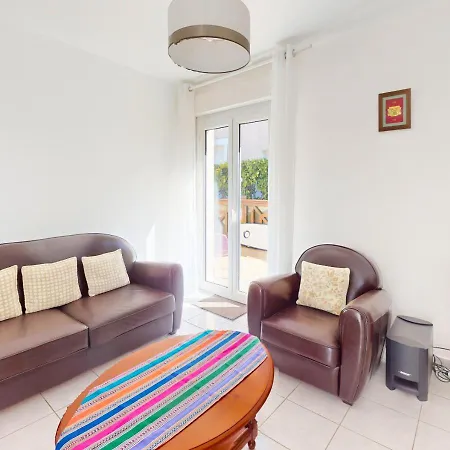 Lilas - Pour 4 A Proximite Des Commerces