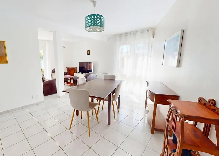 Lägenhet Lilas - Pour 4 A Proximite Des Commerces *